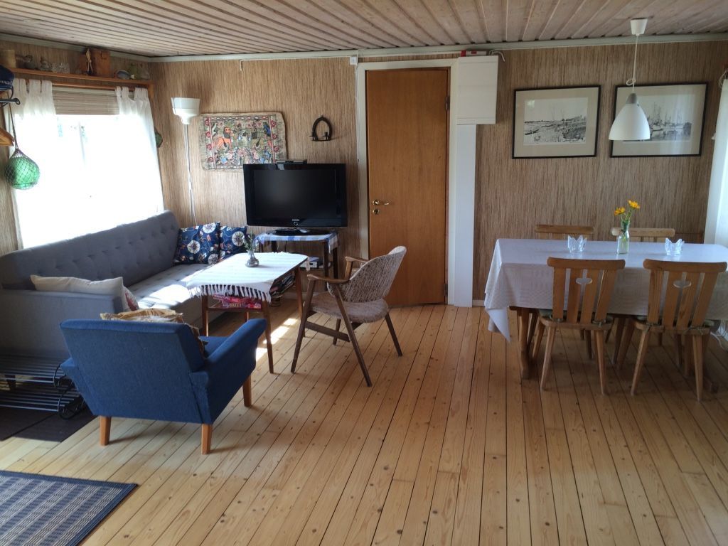 Sommarhus med avskilt, öppet läge. Havsutsikt – bild 2 av 12