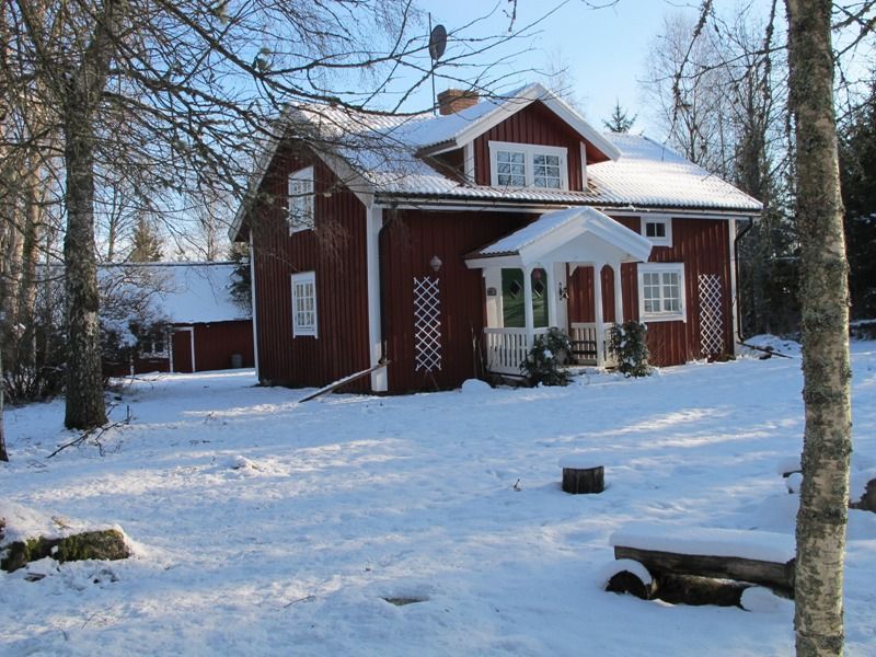 Mysig stuga med bra bad och fiske – bild 16 av 24
