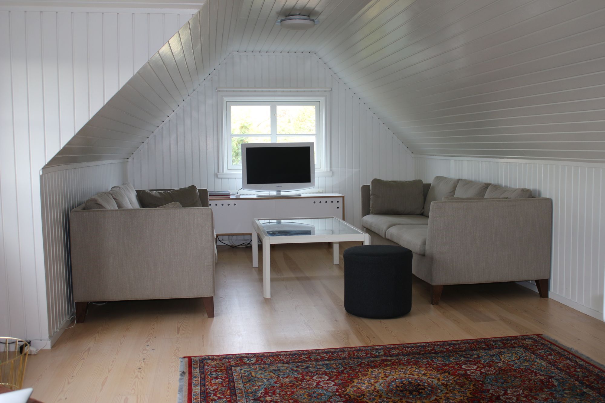 Modernt hus med utsikt mot öppet hav – bild 7 av 9