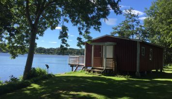 Lovely cottage by the lake Stora Lee
