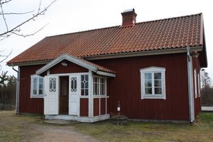 Modern cottage by lake, Björnsboda.