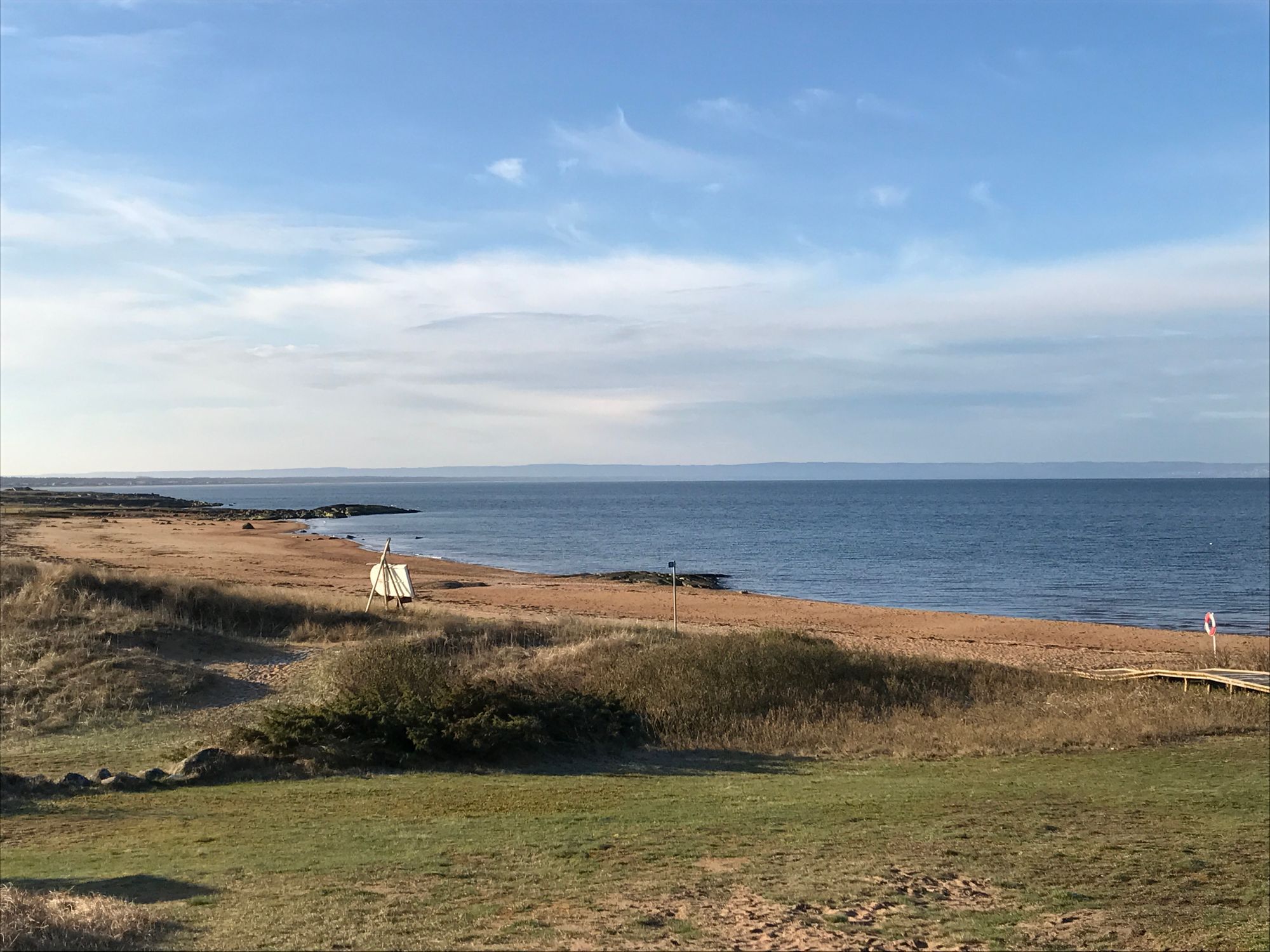 Mysig stuga nära havet i Laxvik