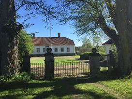 Herrgårdsflygel 1700-talsgård unik miljö, Bjurbäck