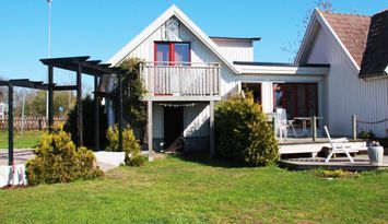 Första parkett; 50 m till strand