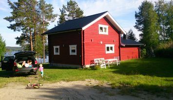 Mysig stuga med egen badplats