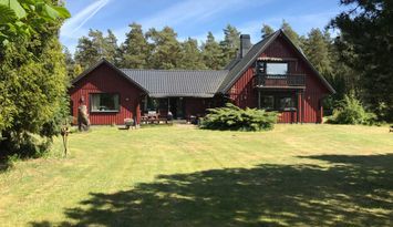 Trevligt hus med öppen planlösning nära havet