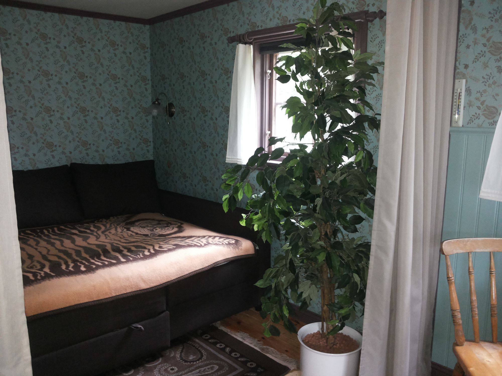 Fin stuga med modern standard Gäddeholm – bild 5 av 9
