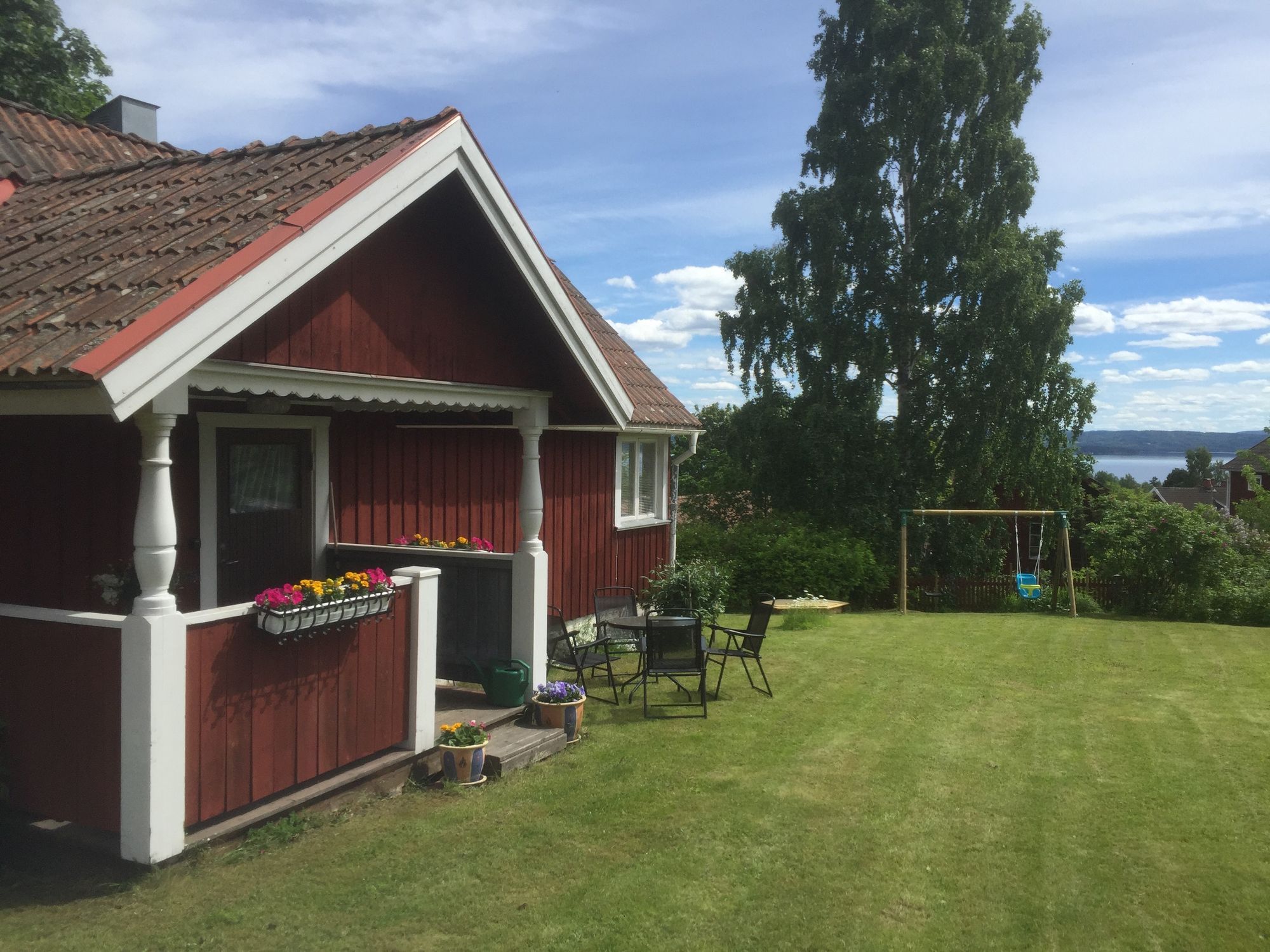 Stuga i Vikarbyn med utsikt över Siljan