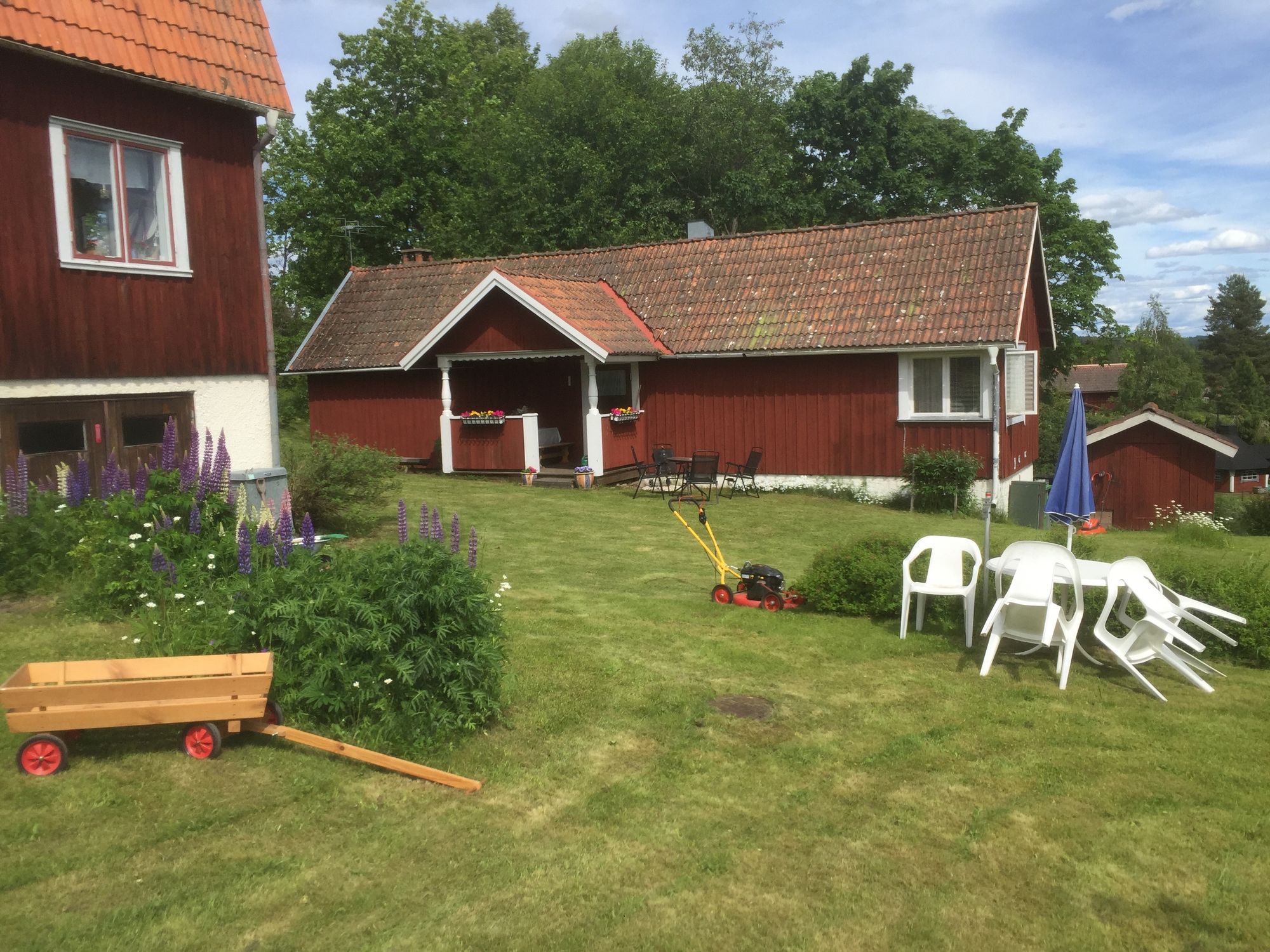 Stuga i Vikarbyn med utsikt över Siljan – bild 6 av 10