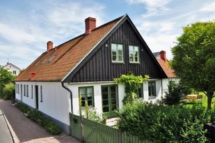 Charmigt gathus centralt i Falsterbo