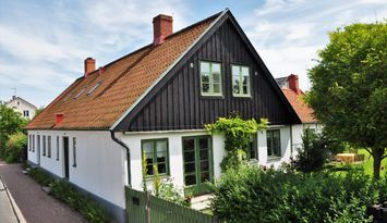 Charmigt gathus centralt i Falsterbo