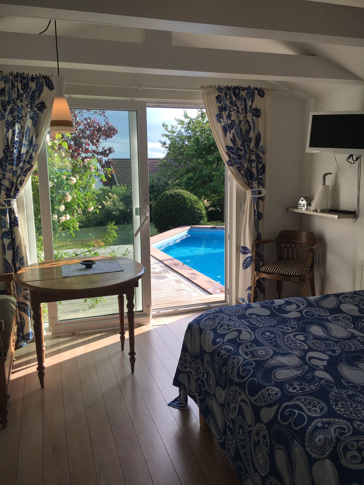 Liten stuga  i Mölle med pool – bild 4 av 7