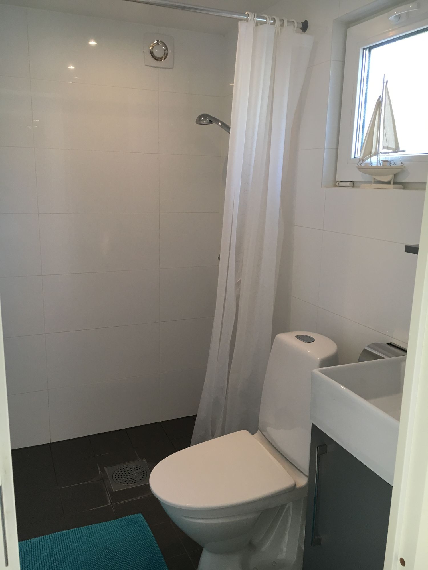 Liten stuga  i Mölle med pool – bild 5 av 7