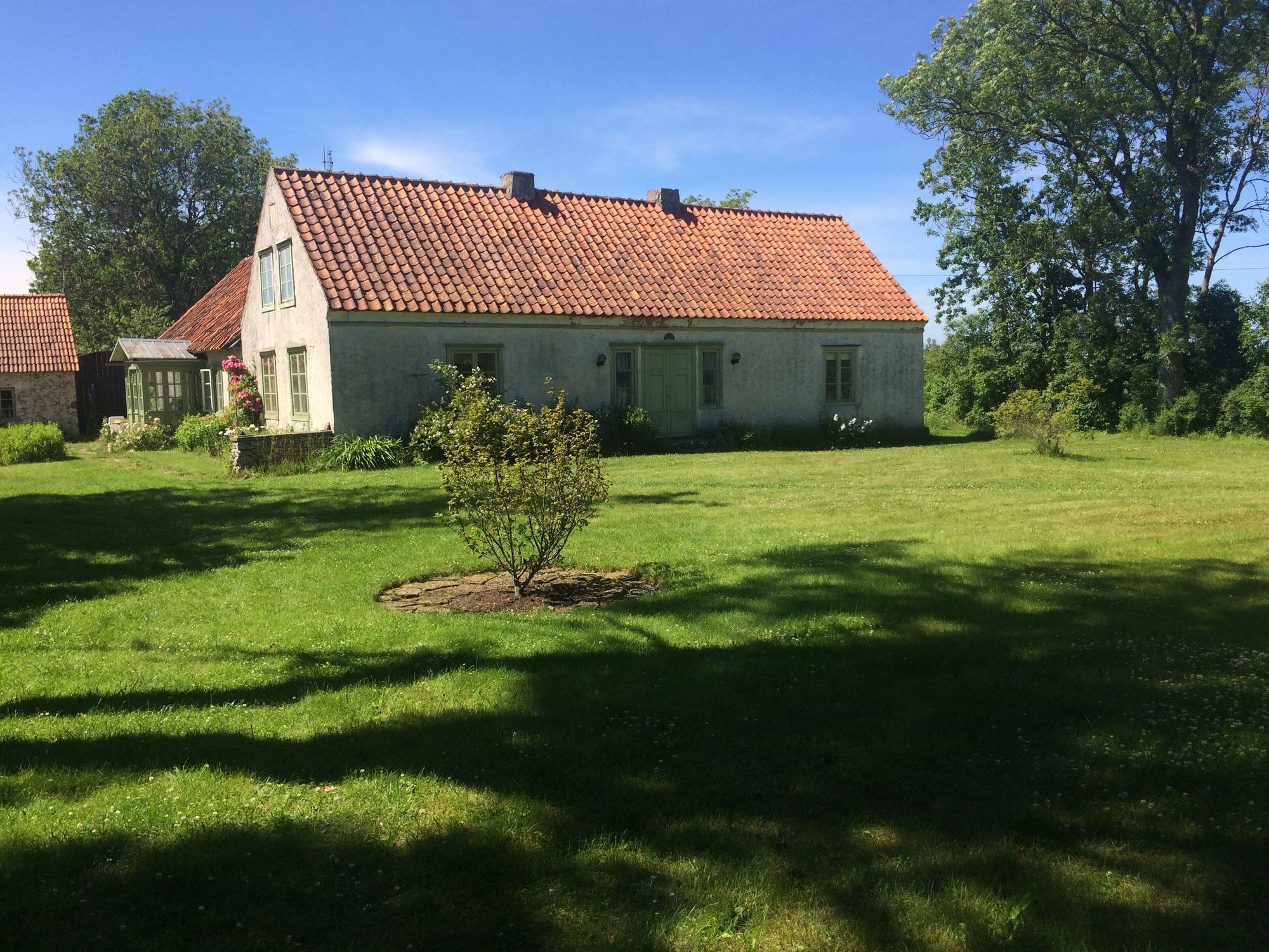 Stort kalkstenshus nära havet inkl kajaker – bild 3 av 24