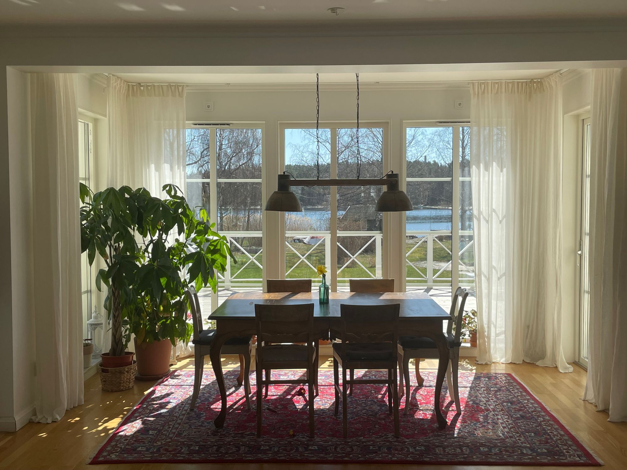 Nybyggd villa med sjötomt och egen brygga – bild 12 av 20