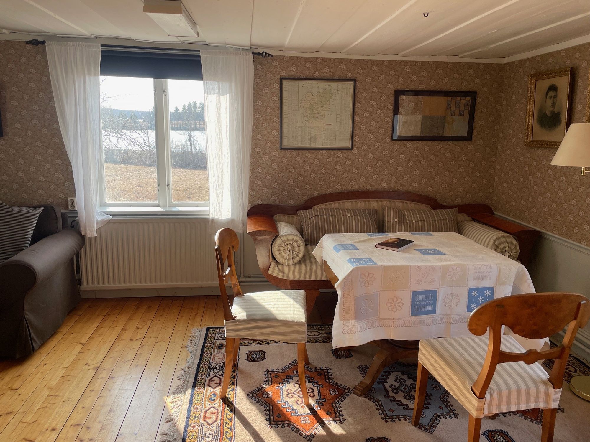 Gård vid sjö med egen bad & båtplats – bild 17 av 24