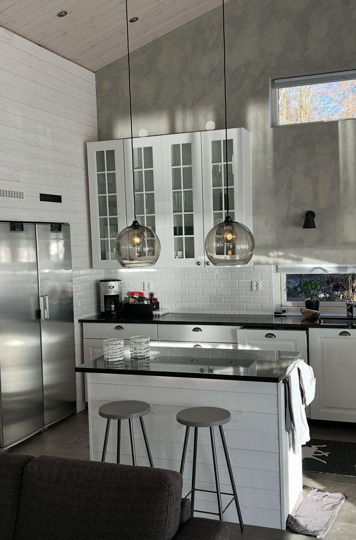 Modern villa med sjötomt och brygga – bild 5 av 24