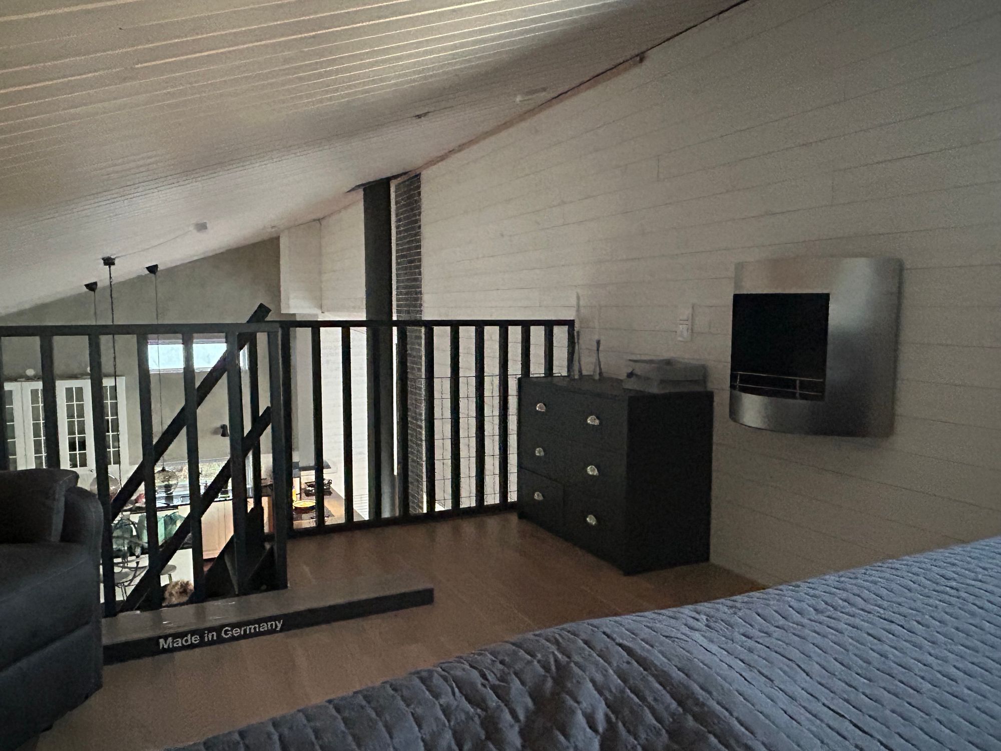 Modern villa med sjötomt och brygga – bild 23 av 24
