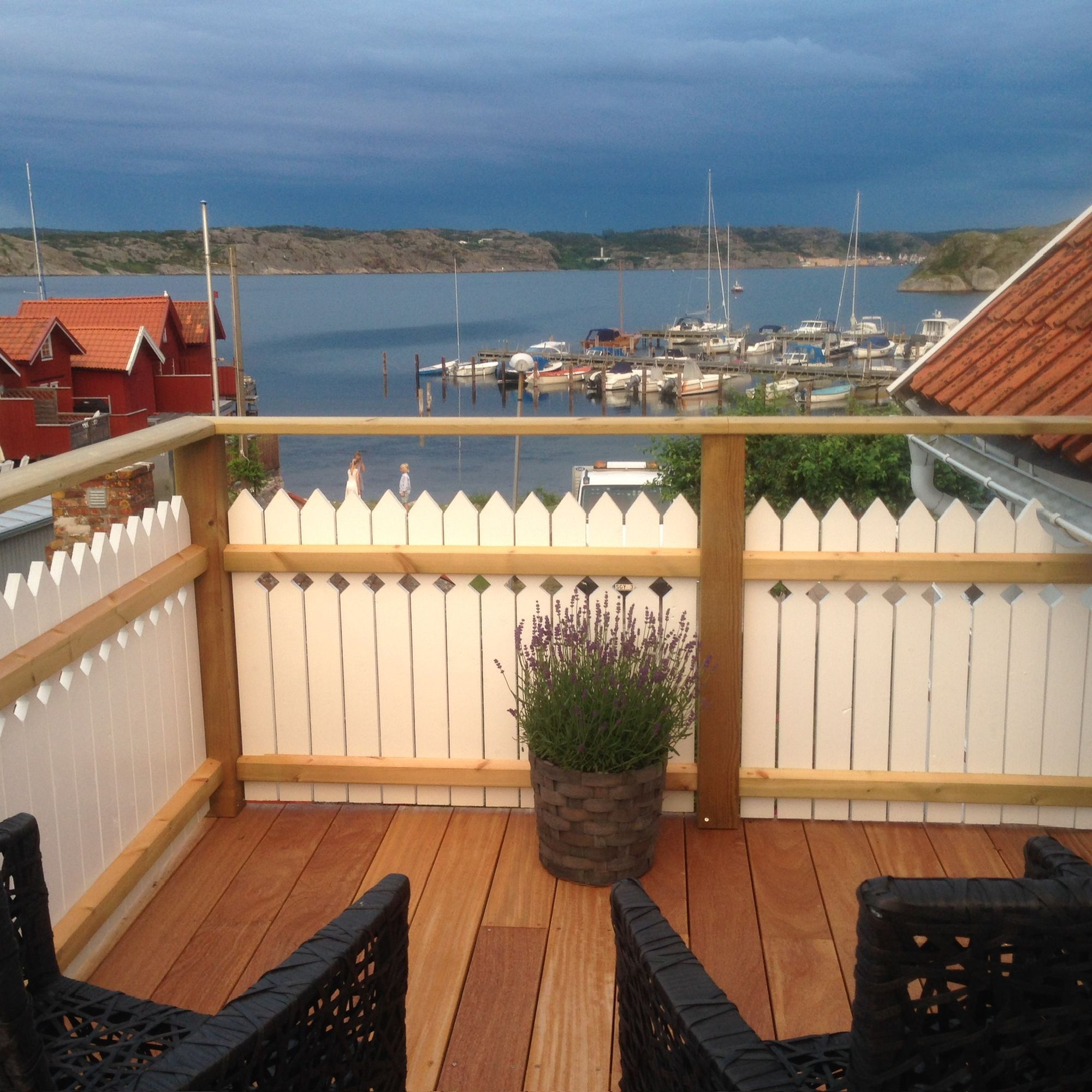 Charmigt skärgårdshus vid havet – bild 2 av 17