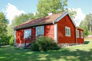 Cottage in Brokind in the middle of the oak landsc