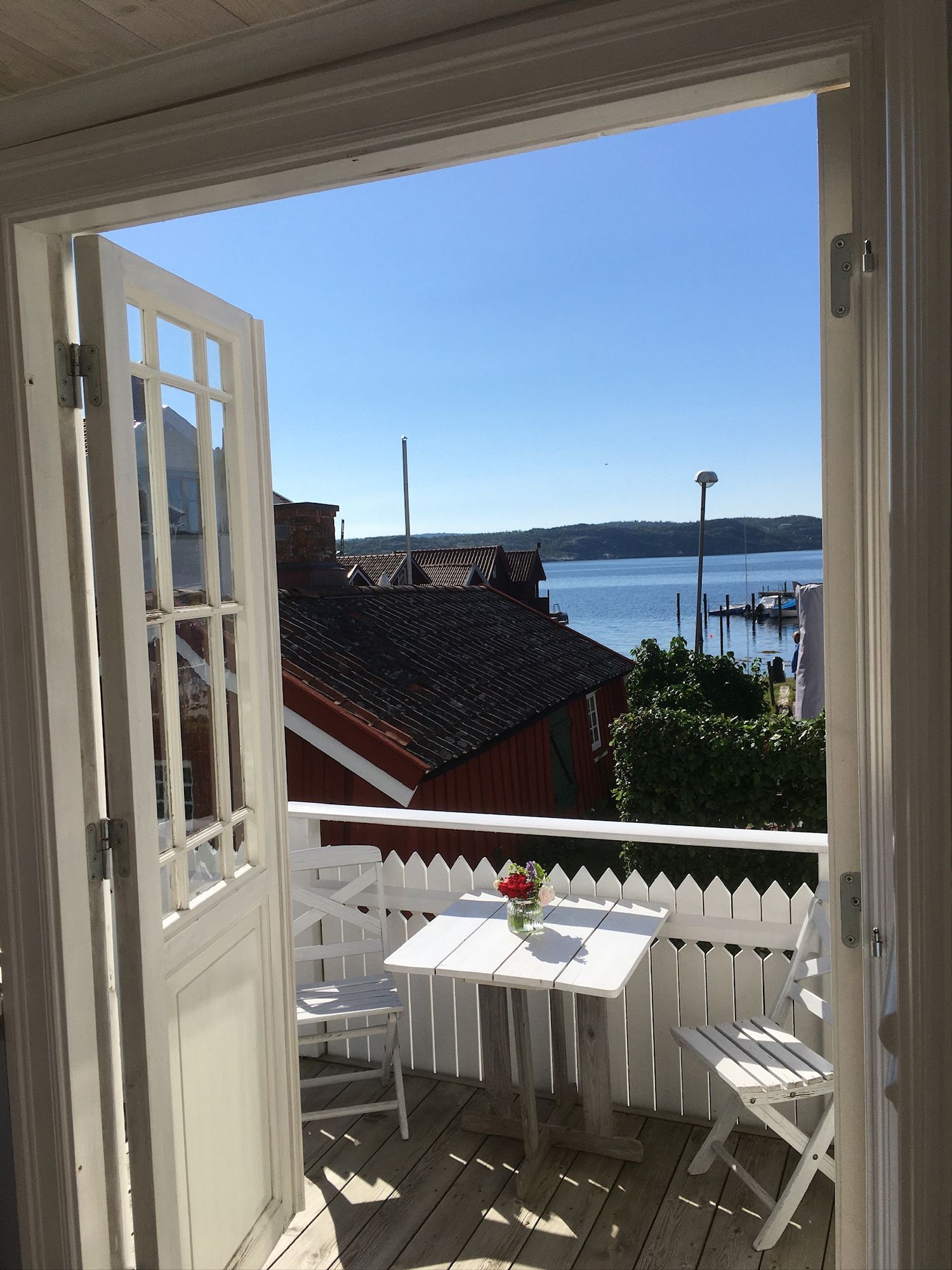 Charmigt skärgårdshus vid havet – bild 6 av 17