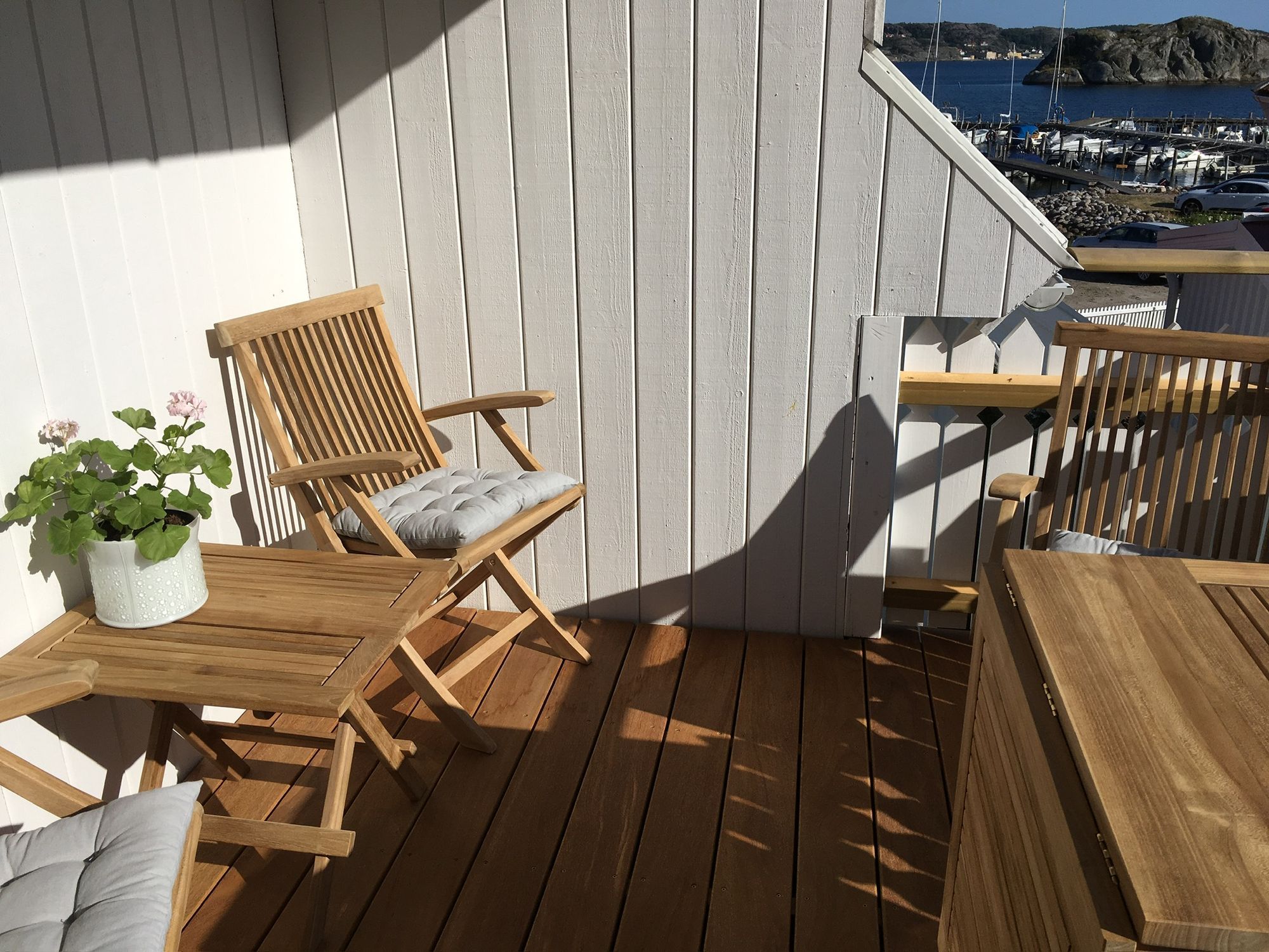 Charmigt skärgårdshus vid havet – bild 3 av 17
