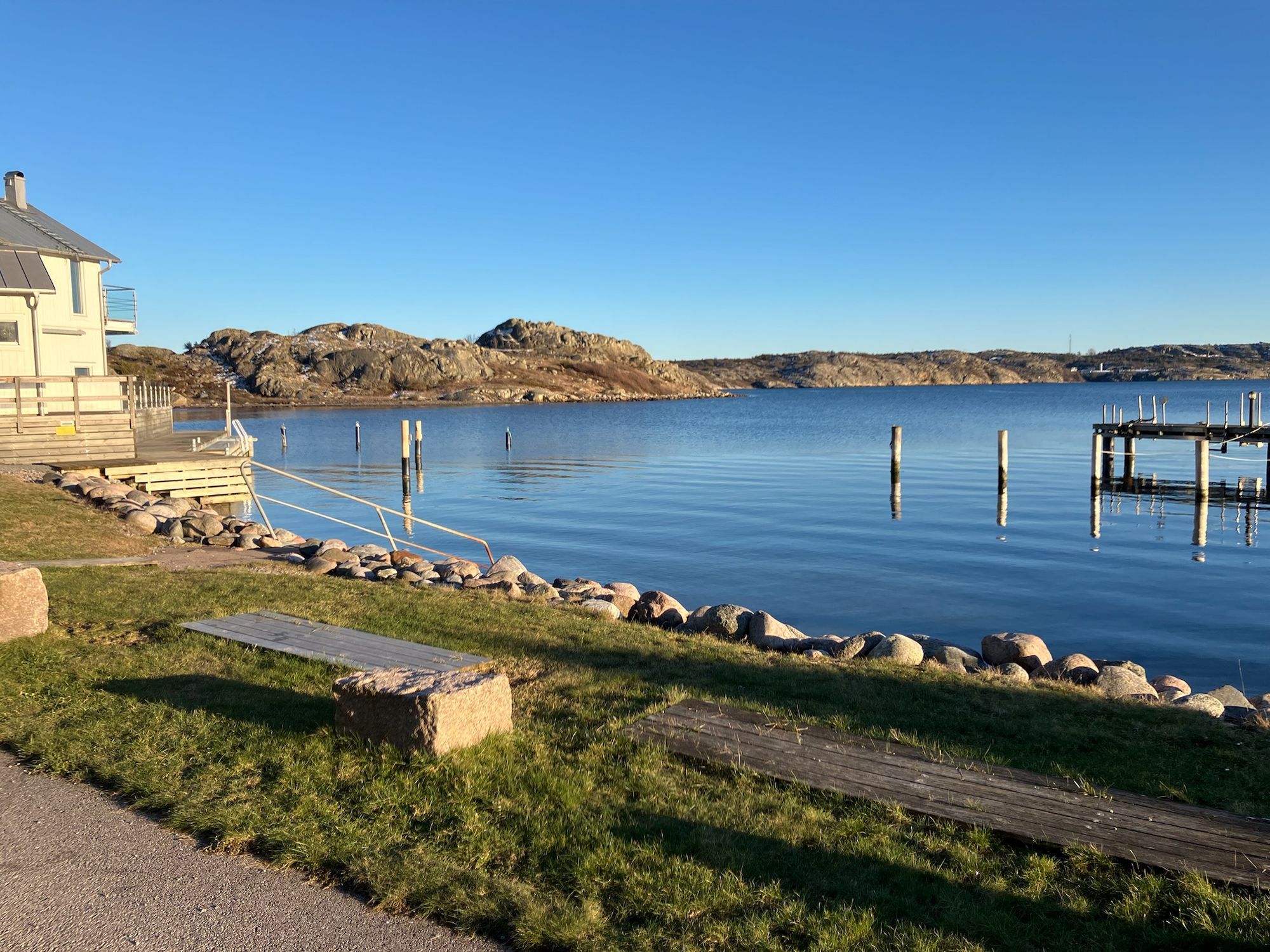 Charmigt skärgårdshus vid havet – bild 15 av 17
