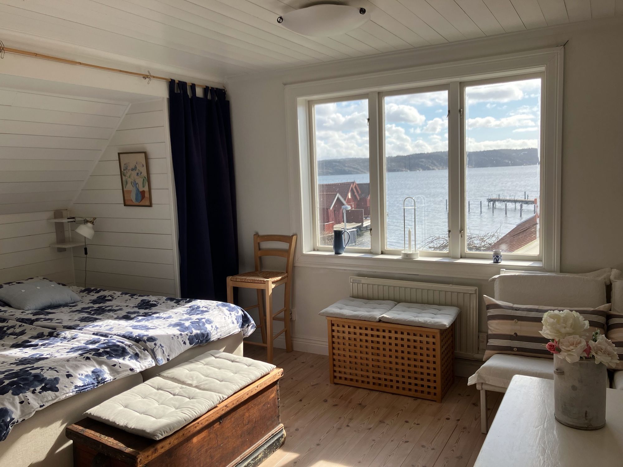 Charmigt skärgårdshus vid havet – bild 13 av 17
