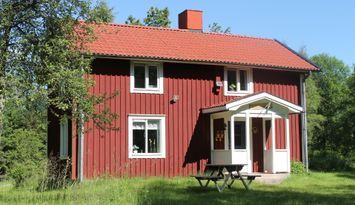 Mycket fin stuga med lugnt läge mitt i skogen