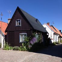 Visby innerstad med gård/p-plats