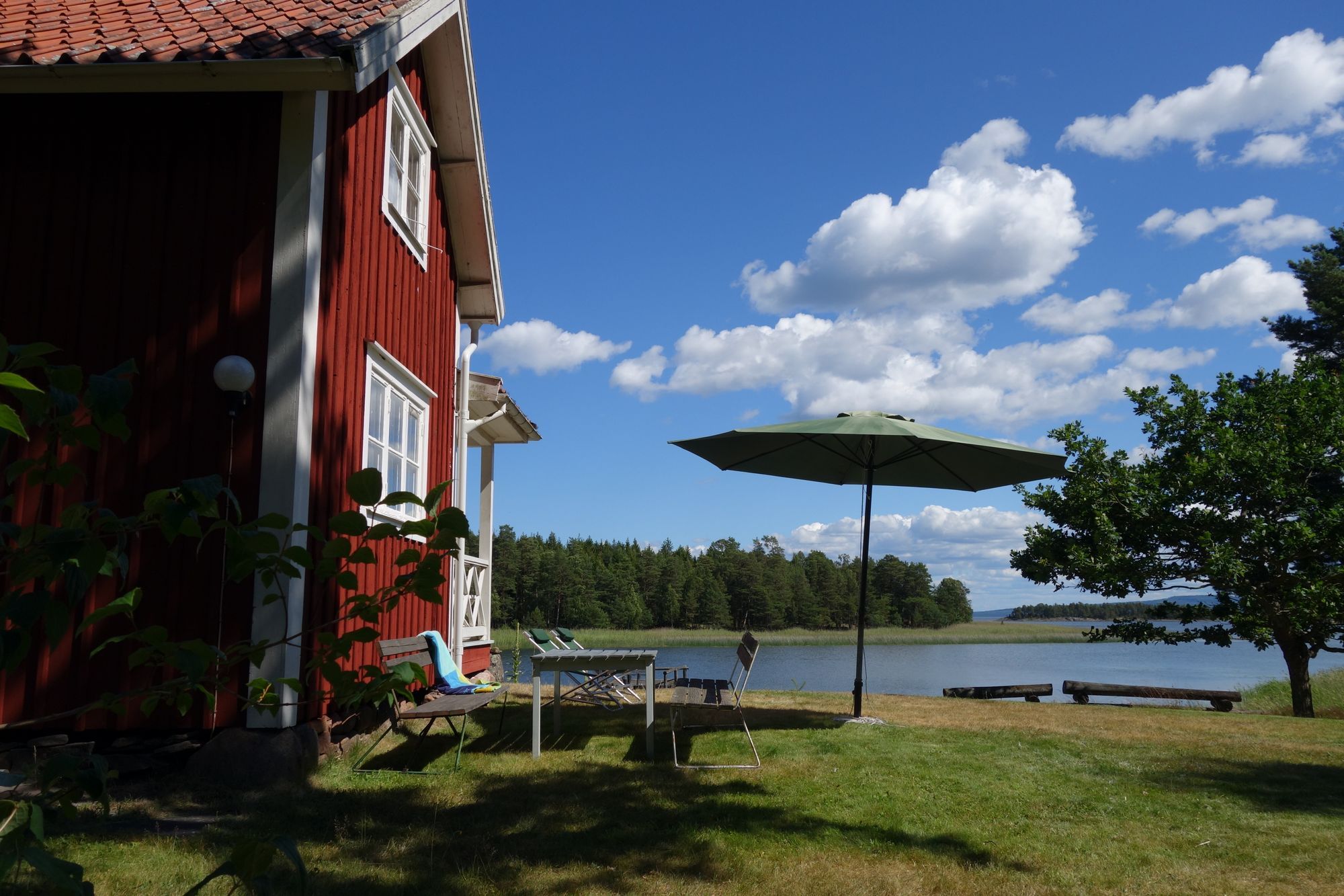 Stuga med Vänerns skärgård som granne – bild 4 av 24