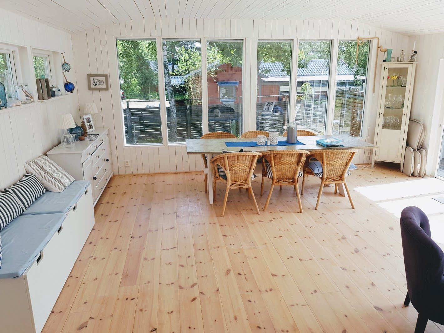 Stuga vid havet, nära strand och skog. – bild 6 av 22