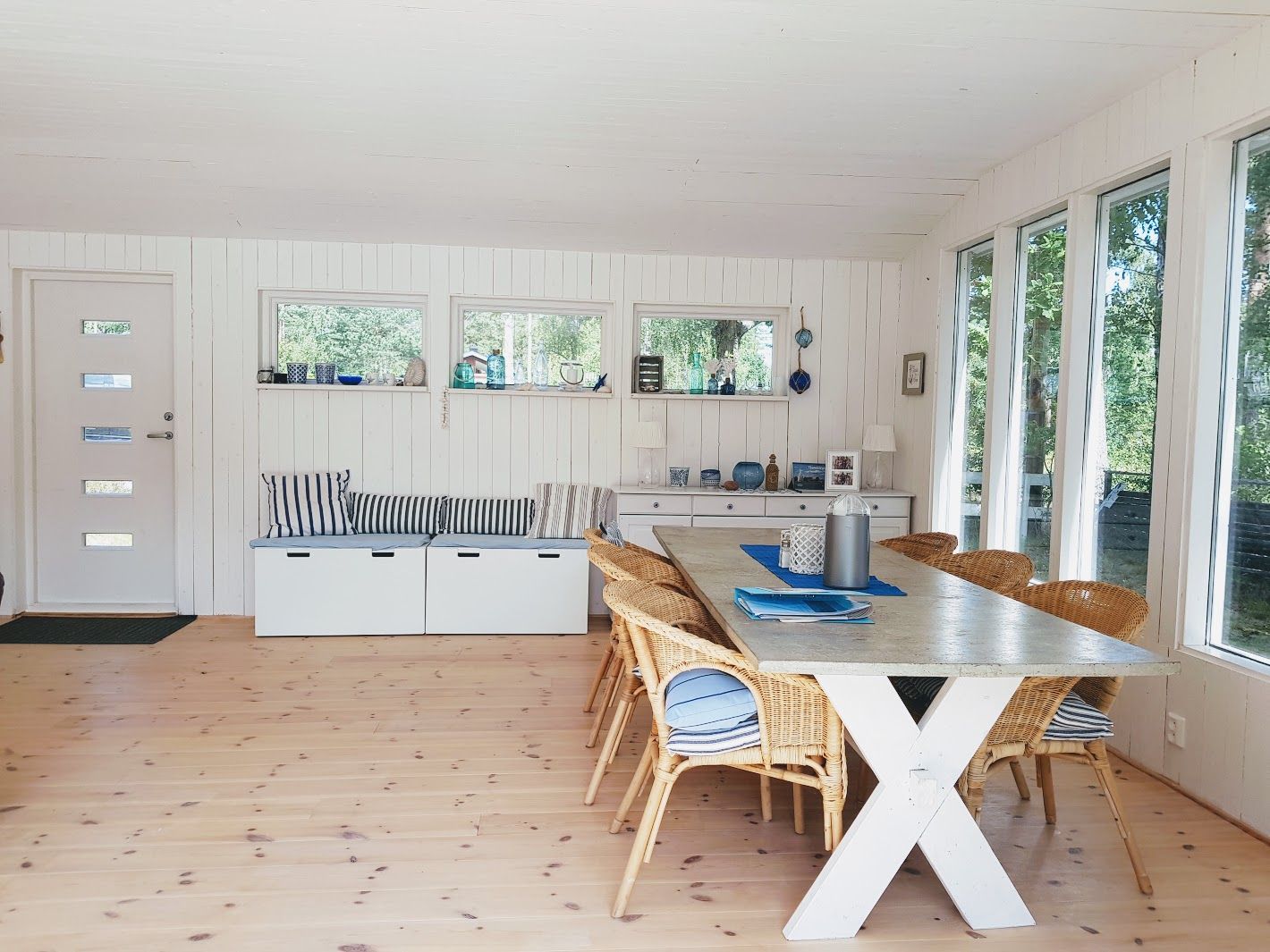 Stuga vid havet, nära strand och skog. – bild 7 av 22
