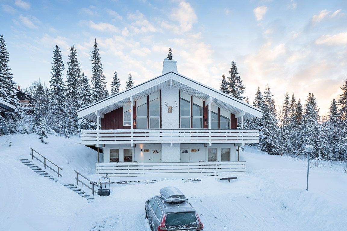 Sommar & höst i Åre. Stort hus med fina terrasser