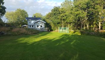 Hus byggt 2010, 8 bäddar och 5 minuter från havet.