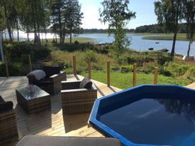 Lovely cottage beside Lake Vänern