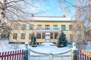 Wooden mansion for large companies in Järvsö