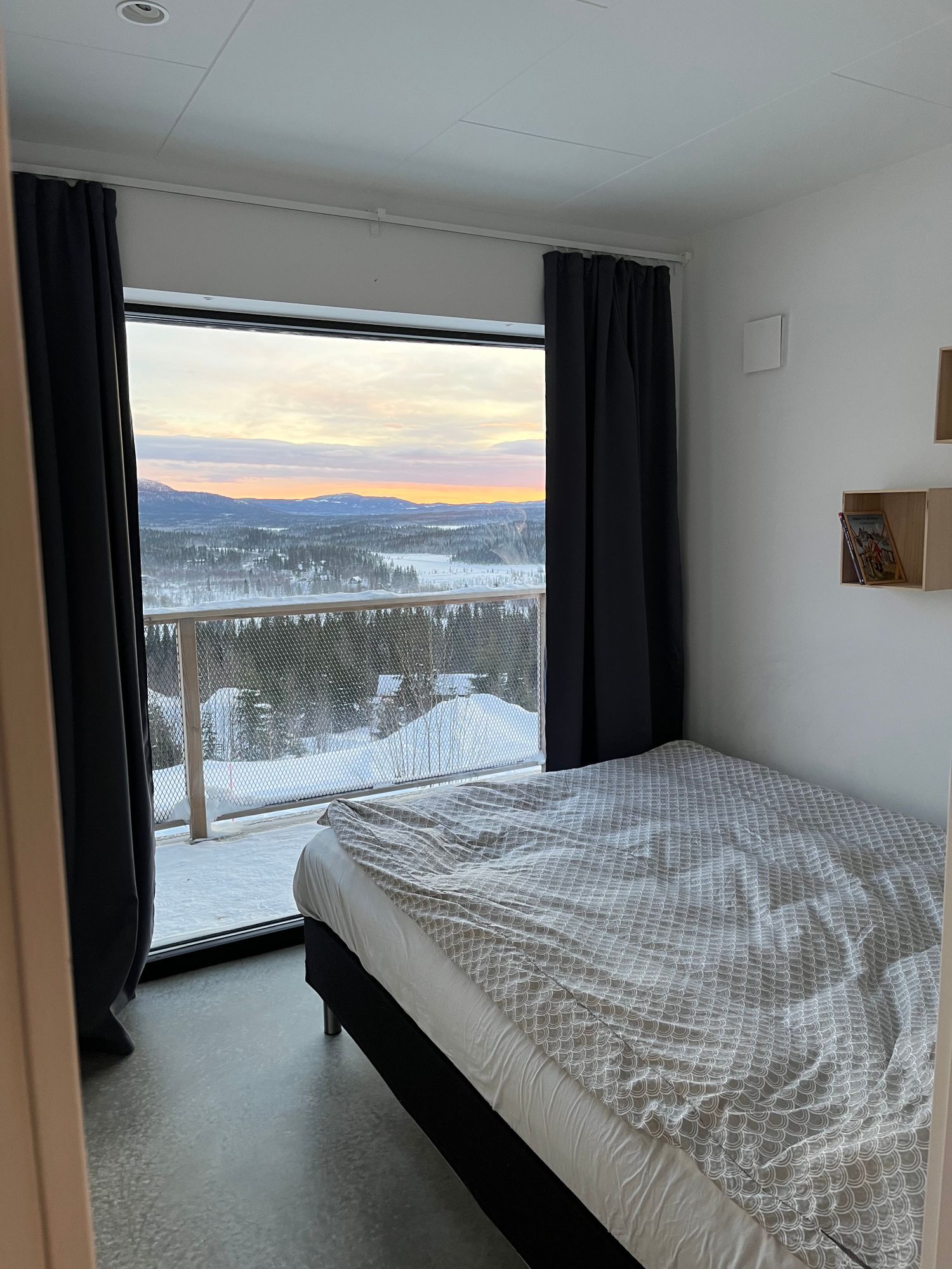 Modern, familjevänlig stuga – bild 9 av 14