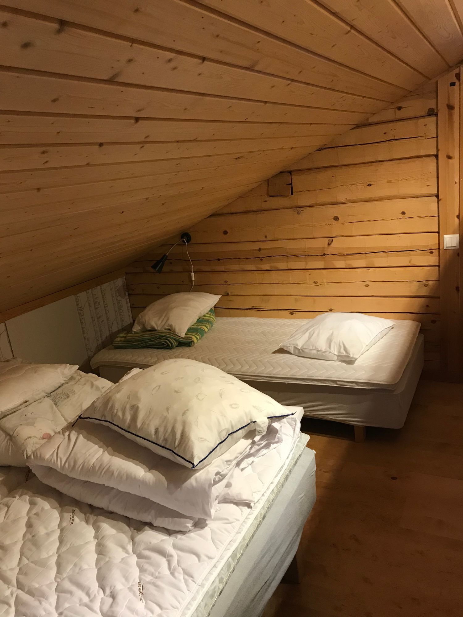 Rymlig timmerstuga i Hållan, Funäsdalen – bild 18 av 24