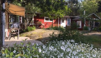 Kalvsvik Boda Värmdö. Privat läge nära badstrand