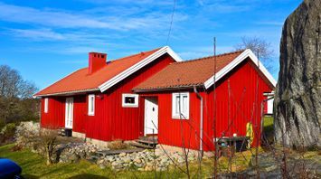 Hälleviksstrand 2 cottages.