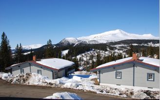 VACKERT BELÄGEN STUGLÄGENHET