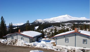 VACKERT BELÄGEN STUGLÄGENHET