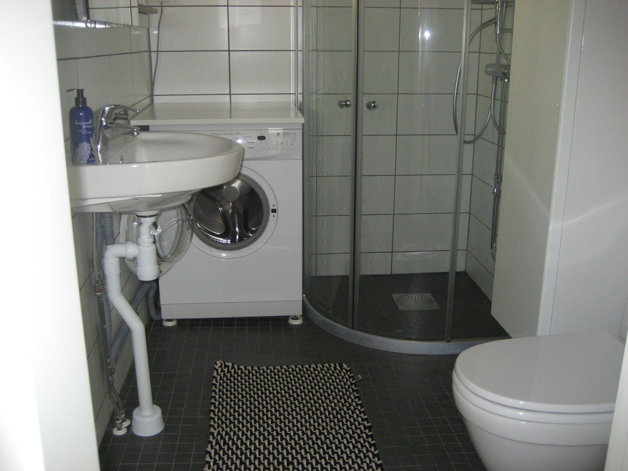 Sommarhus sjötomt vid Mälaren, Ekerö, Stockholm – bild 12 av 17