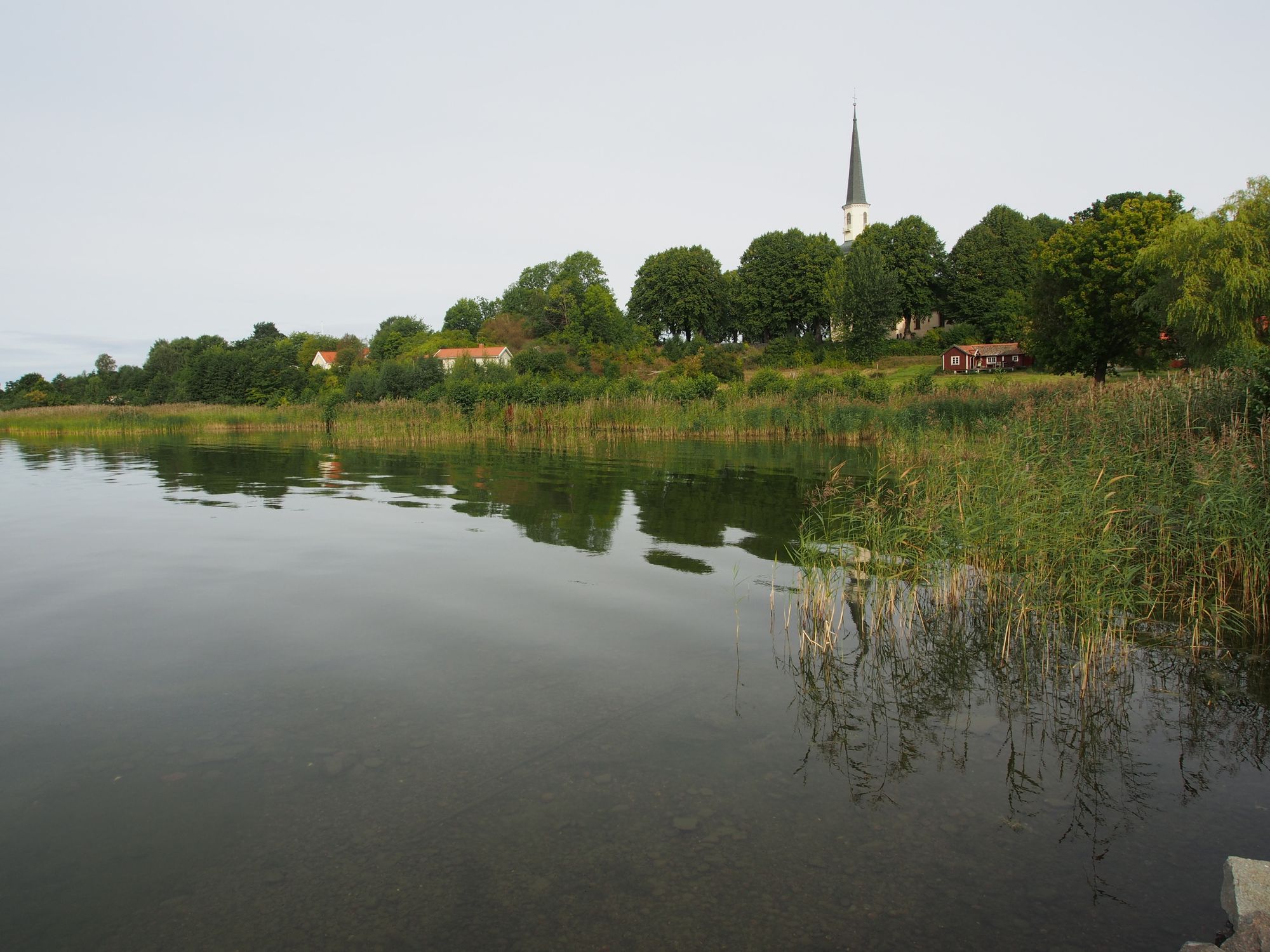 Sommarhus sjötomt vid Mälaren, Ekerö, Stockholm – bild 2 av 17