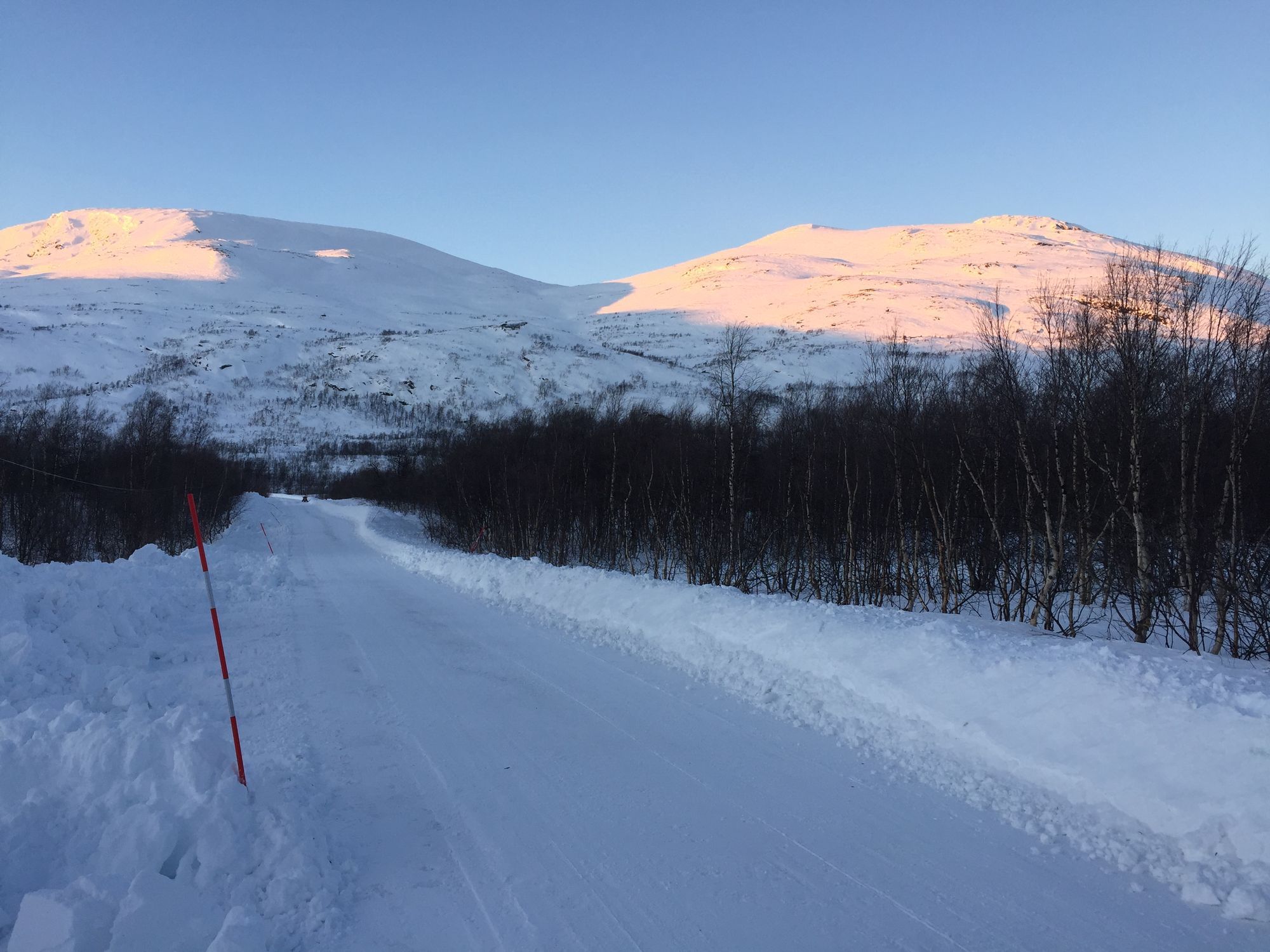 Nybyggd charmig fjällstuga med sovloft – bild 10 av 12