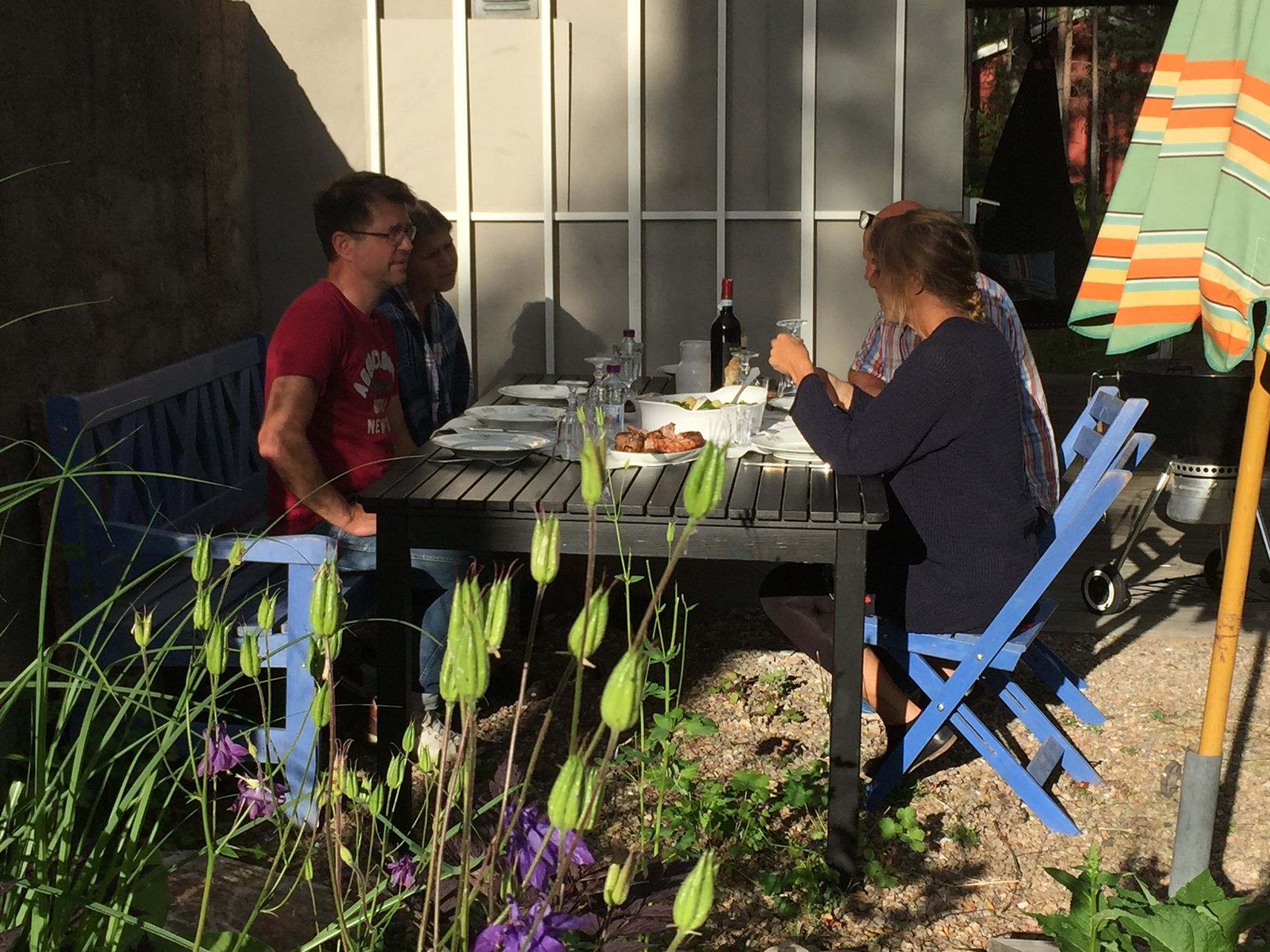 Sjötomt, roddbåt & bastu i lantlig skogsmiljö. – bild 9 av 24