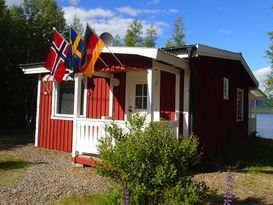 Gemütliche Hütte mit See in den Frostviken