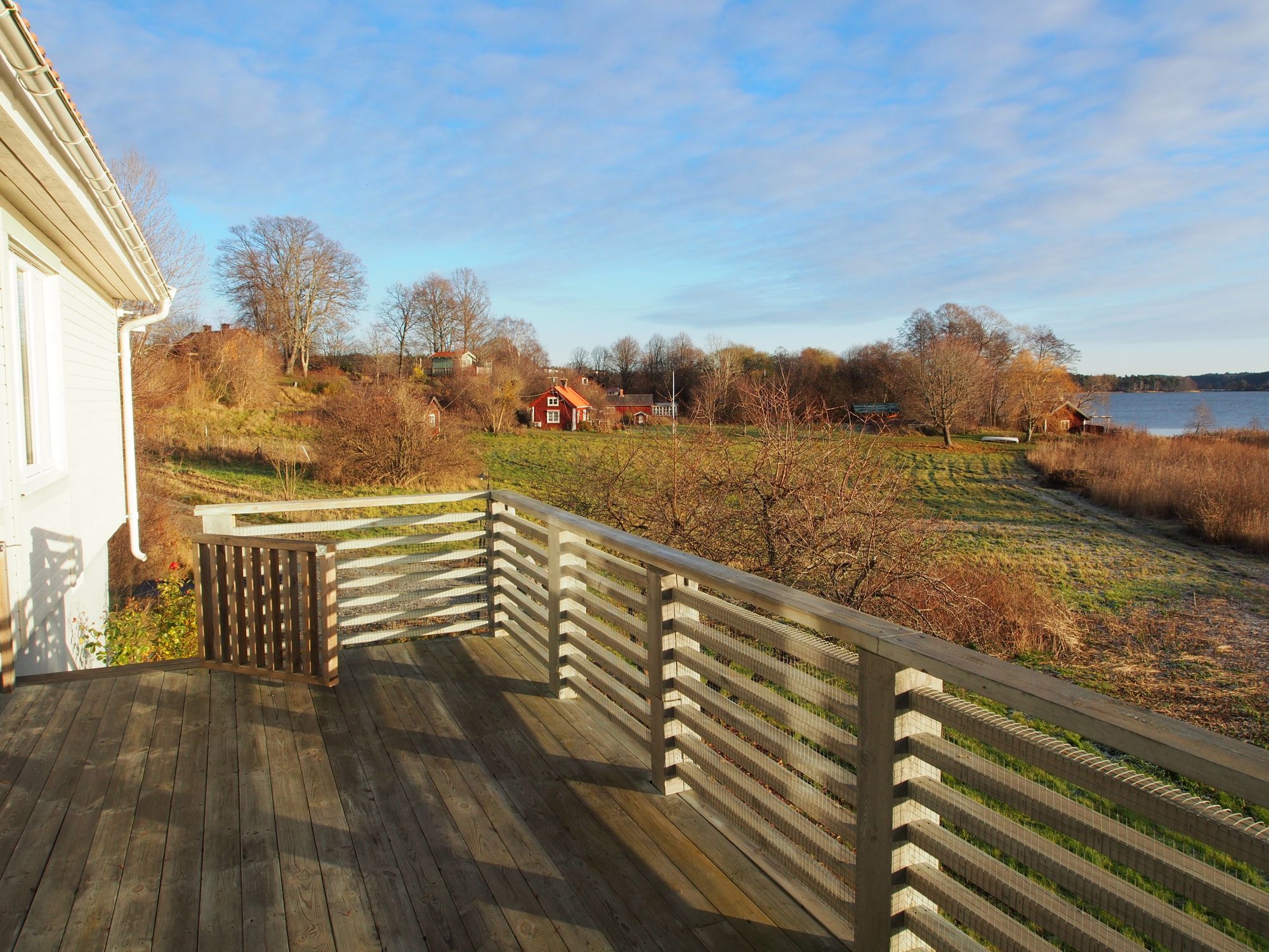 Sommarhus sjötomt vid Mälaren, Ekerö, Stockholm – bild 4 av 17