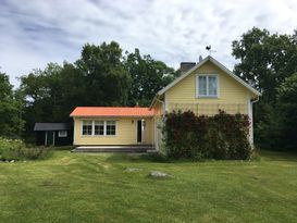 Vackert sommarhus vid Ljugarns hamn